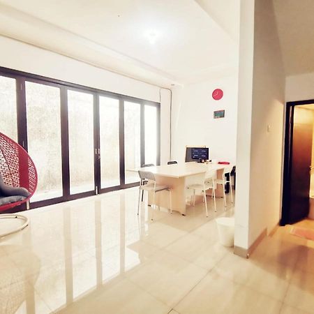4-Bedroom Home In South Jakarta Nuansa Swadarma Residence By Le Ciel Hospitality Exteriör bild
