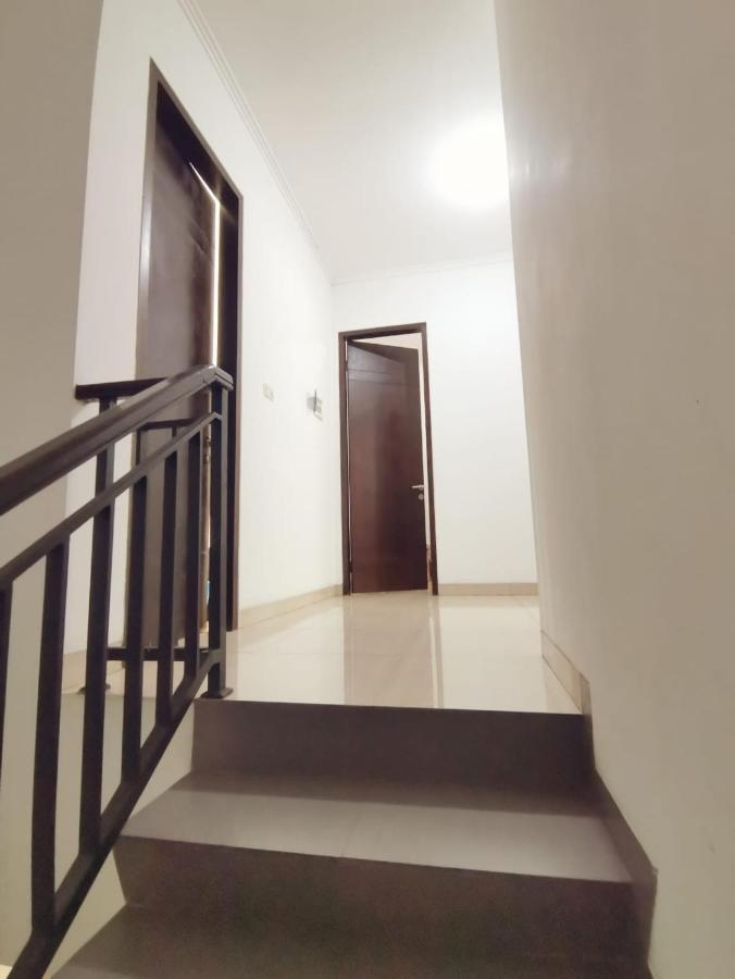4-Bedroom Home In South Jakarta Nuansa Swadarma Residence By Le Ciel Hospitality Exteriör bild