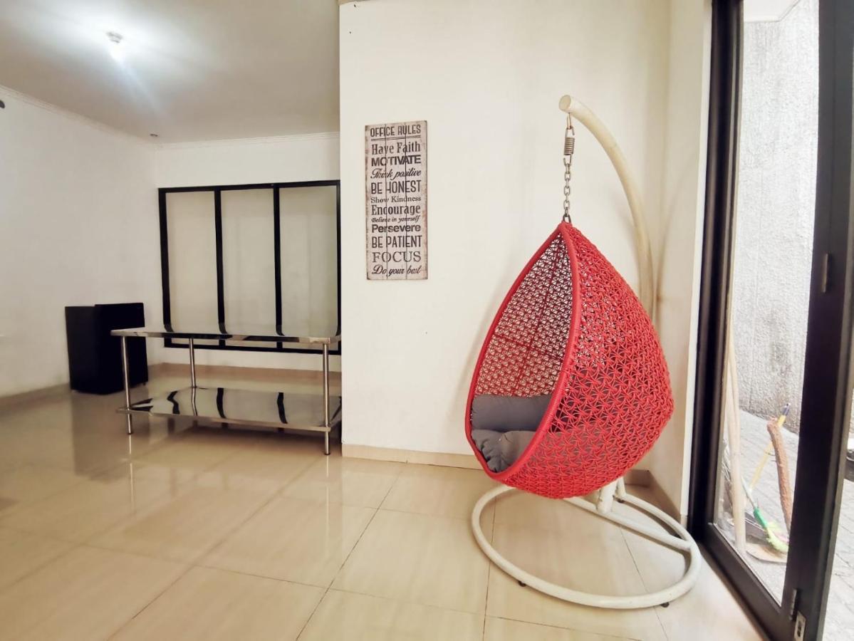 4-Bedroom Home In South Jakarta Nuansa Swadarma Residence By Le Ciel Hospitality Exteriör bild