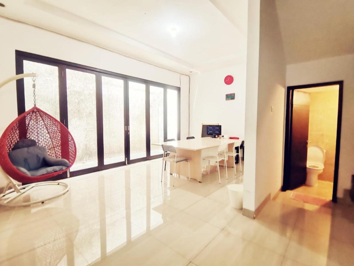 4-Bedroom Home In South Jakarta Nuansa Swadarma Residence By Le Ciel Hospitality Exteriör bild