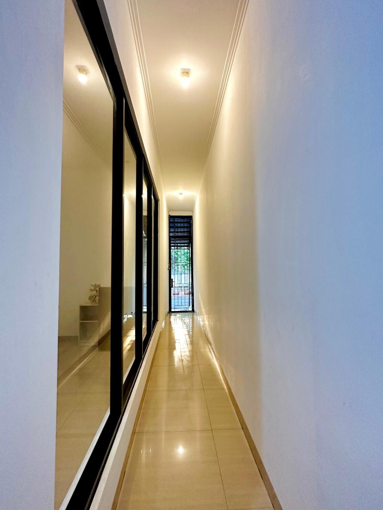 4-Bedroom Home In South Jakarta Nuansa Swadarma Residence By Le Ciel Hospitality Exteriör bild
