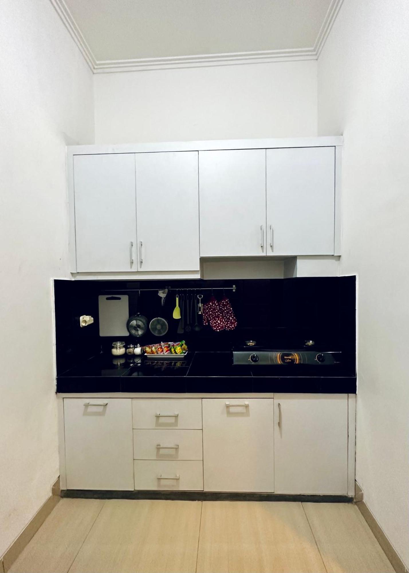 4-Bedroom Home In South Jakarta Nuansa Swadarma Residence By Le Ciel Hospitality Exteriör bild
