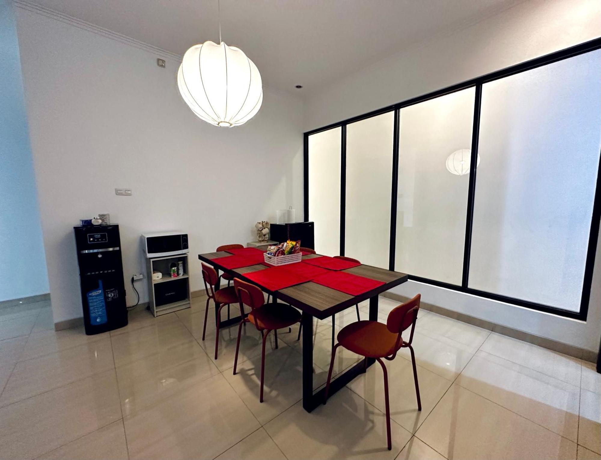 4-Bedroom Home In South Jakarta Nuansa Swadarma Residence By Le Ciel Hospitality Exteriör bild