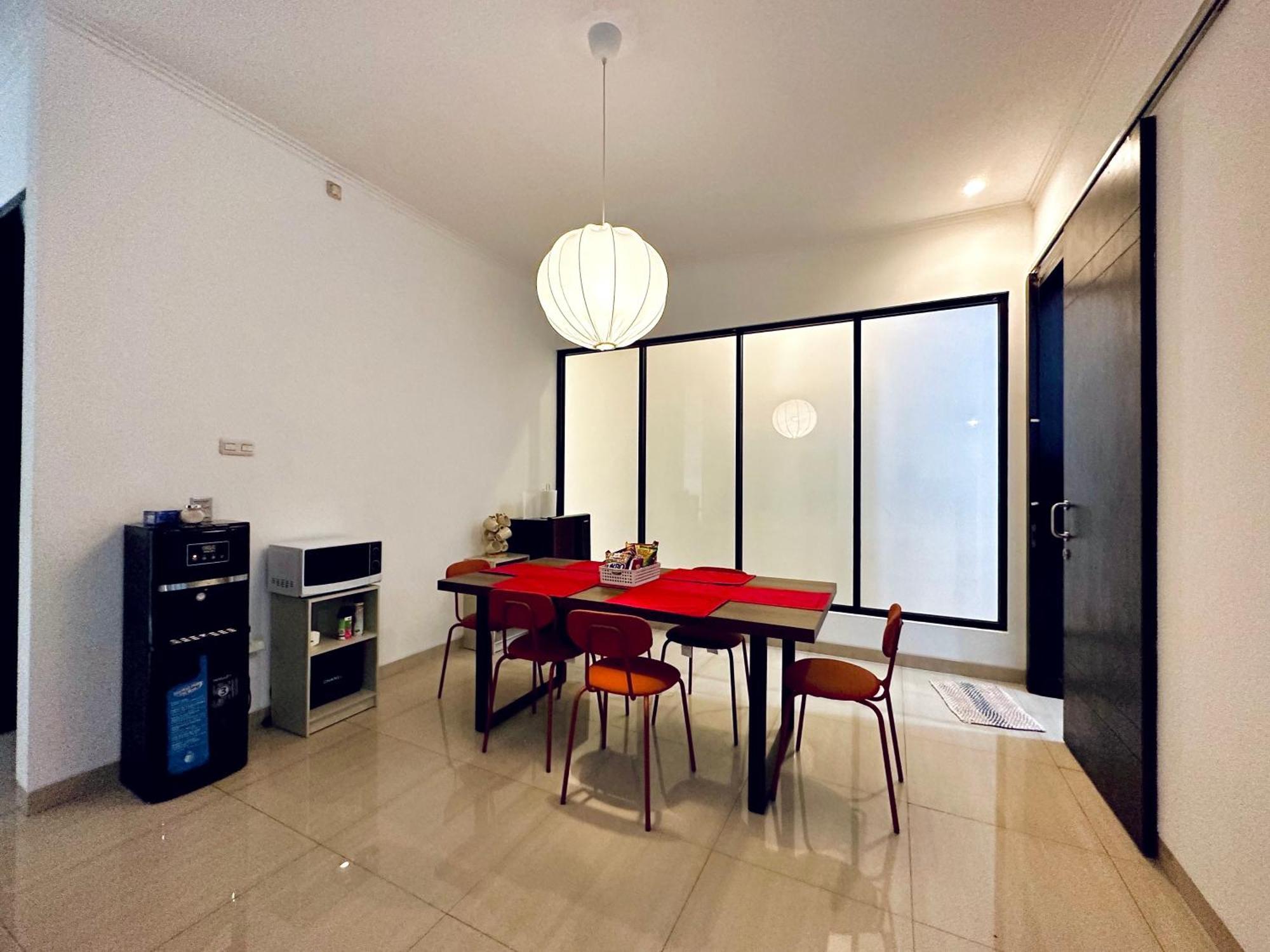 4-Bedroom Home In South Jakarta Nuansa Swadarma Residence By Le Ciel Hospitality Exteriör bild