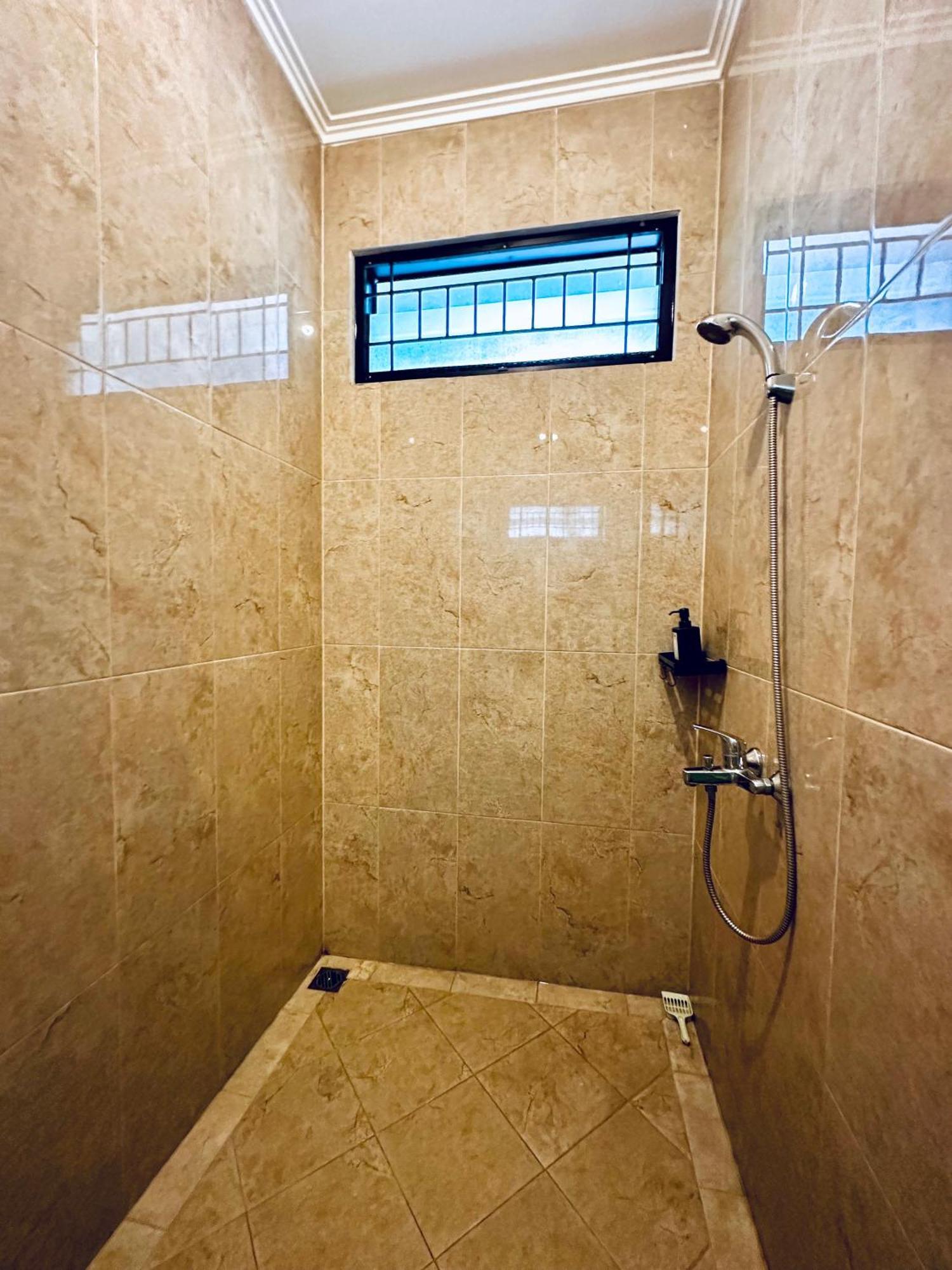 4-Bedroom Home In South Jakarta Nuansa Swadarma Residence By Le Ciel Hospitality Exteriör bild